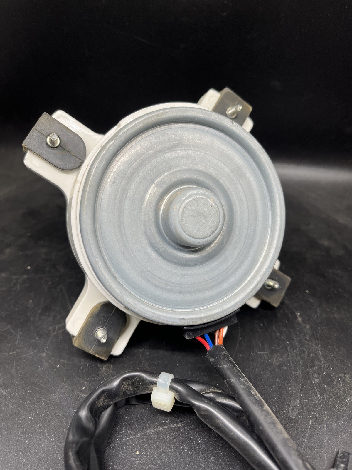 Daikin Malaysia Genuine Part Fan Motor From Mini split ZWA228D30C Used ￼