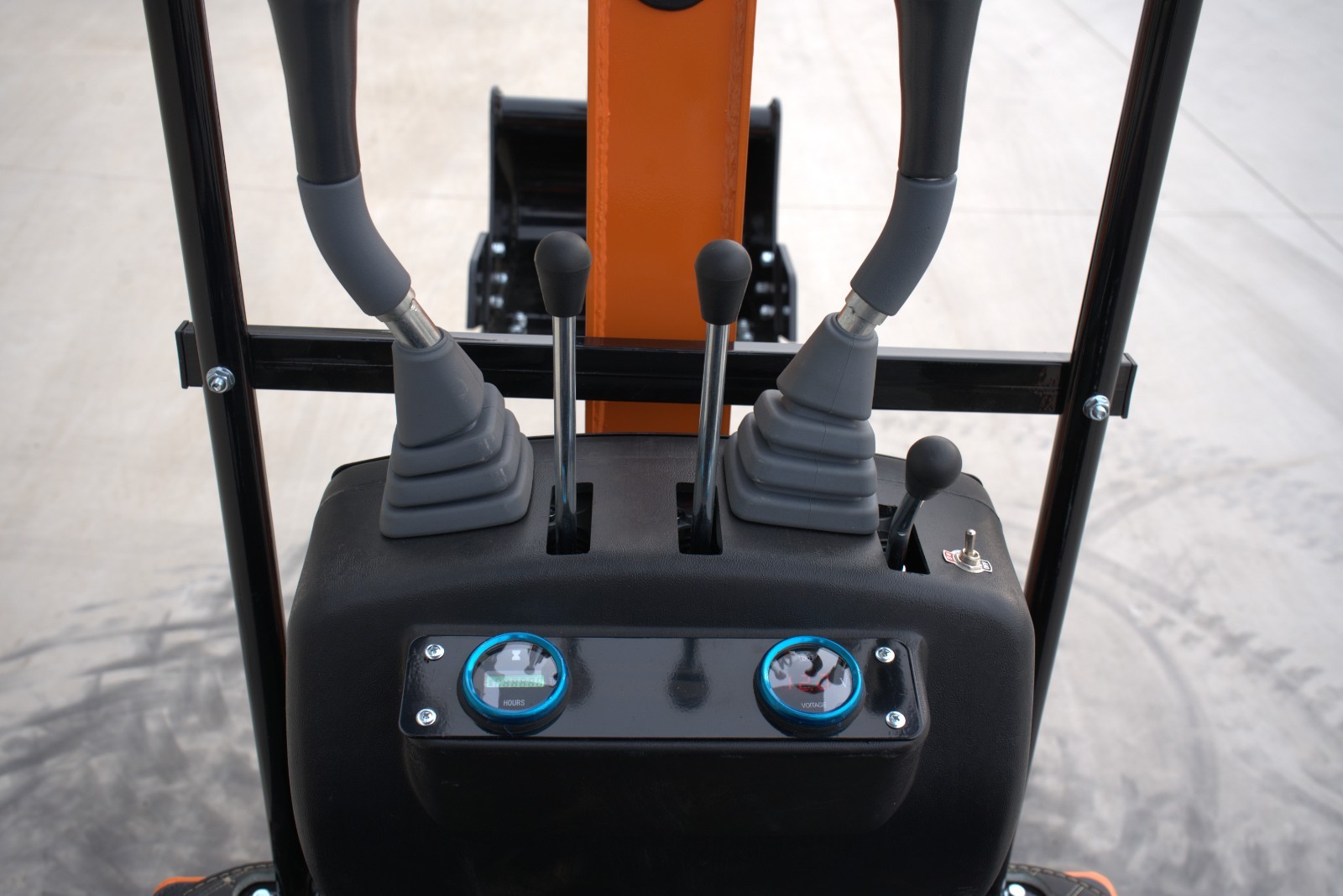 Free Ship TYPHON TYRANT X 1Ton Mini Excavator USA 13.5HP include 12 Attachments