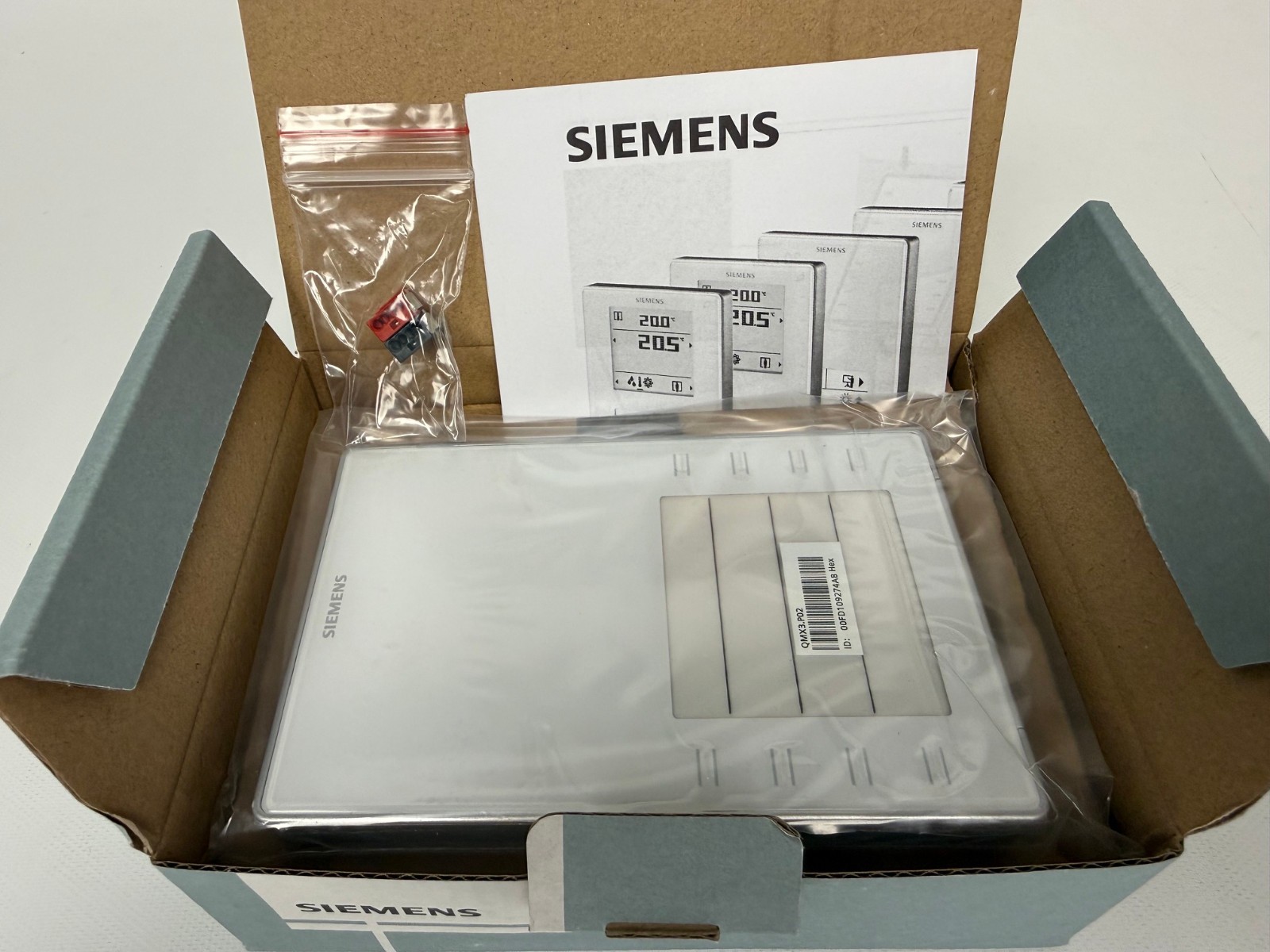 SIEMENS S55624-H107 QMX3.P02 ROOM UNIT TEMPERATURE SENSOR TOUCHKEY LED NEW