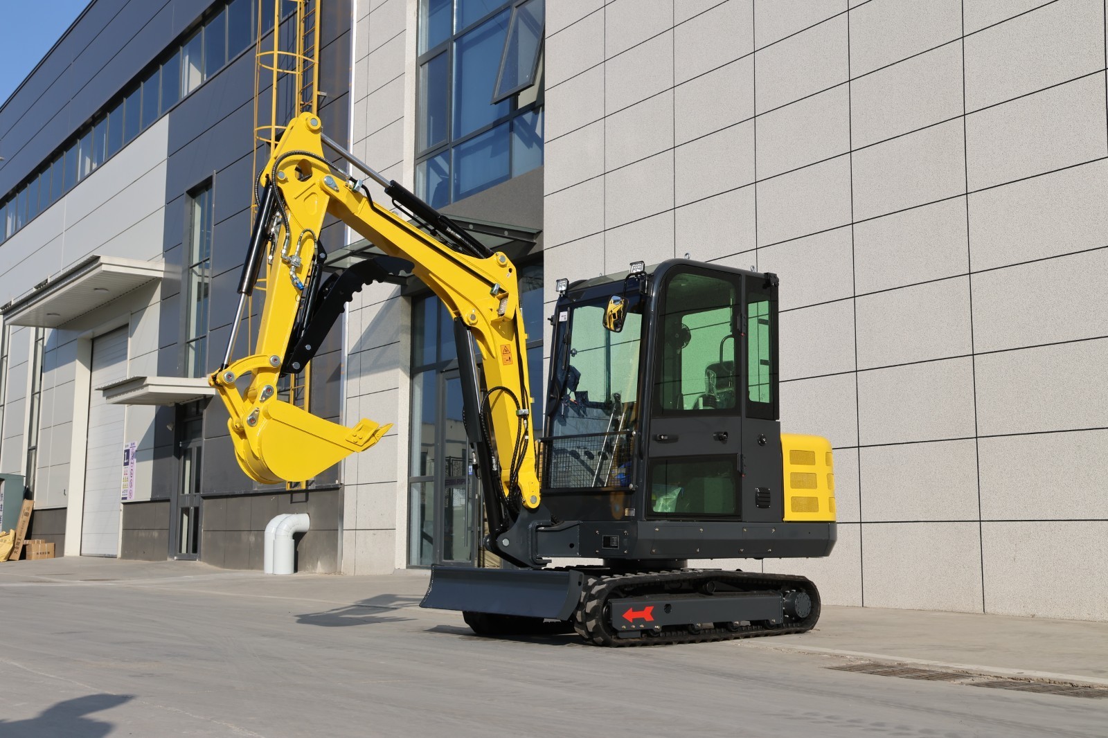 3.5-ton Kubota V1505 diesel mini excavator 25hp cab air conditioning thumb clamp