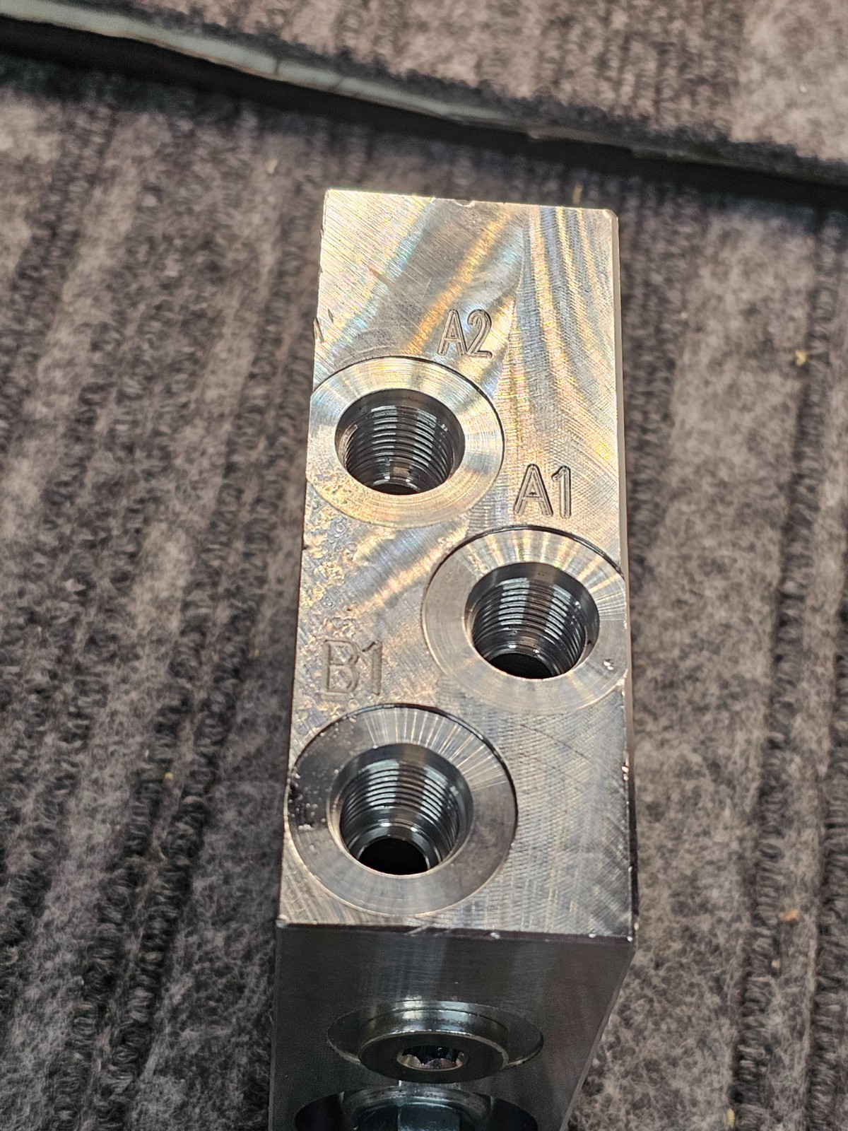 Hydraulic Manifold Steel Flow Control Valve 1.500 x 4.000 3-Port