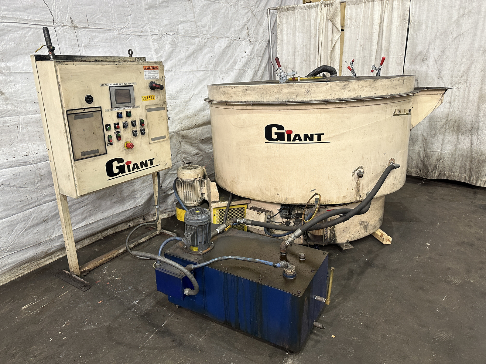 24 CUBIC FT GIANT GB-24DHW VIBRATORY COB DRYER: STOCK #77690