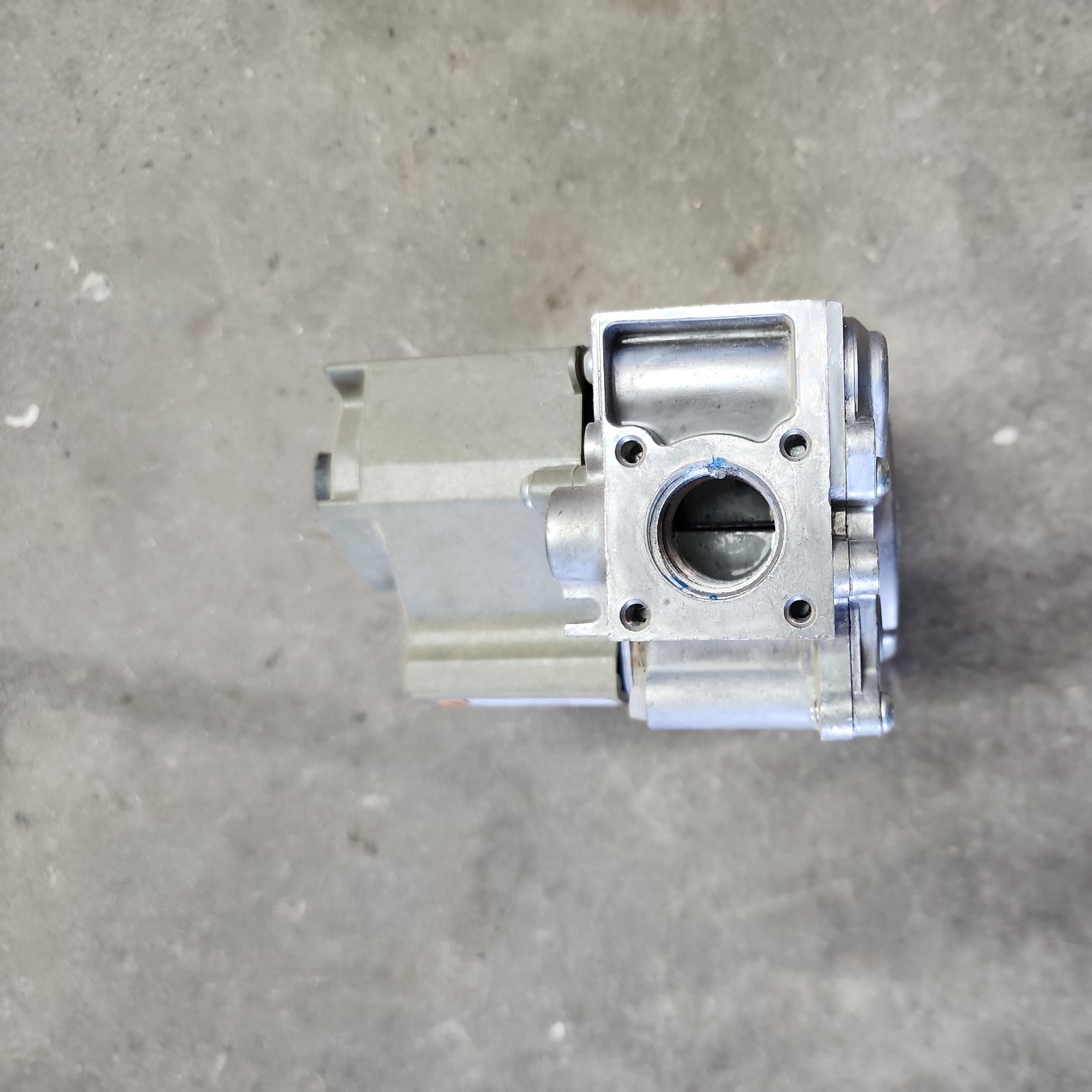Honeywell VR8205H 8016 VR8205H8016 Rheem Ruud 60-22866-01 Gas Valve