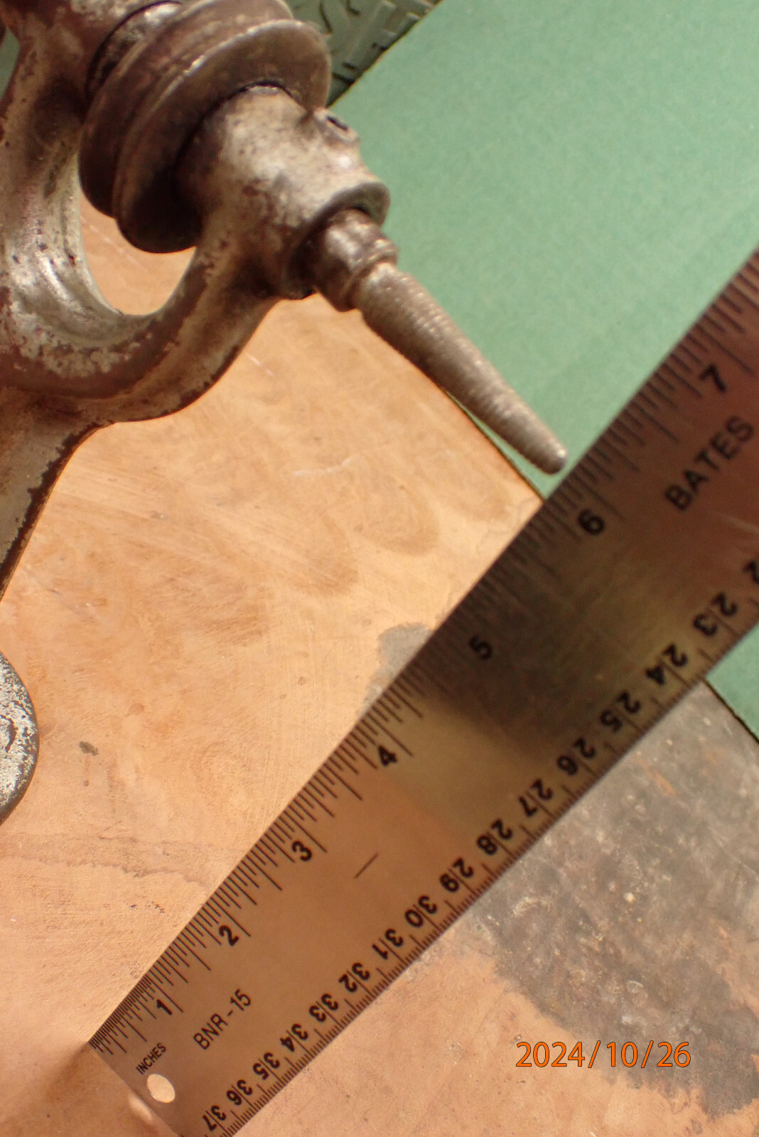 VINTAGE SMALL BELT DRIVE DRIVEN POLISHING GRINDING ARBOR