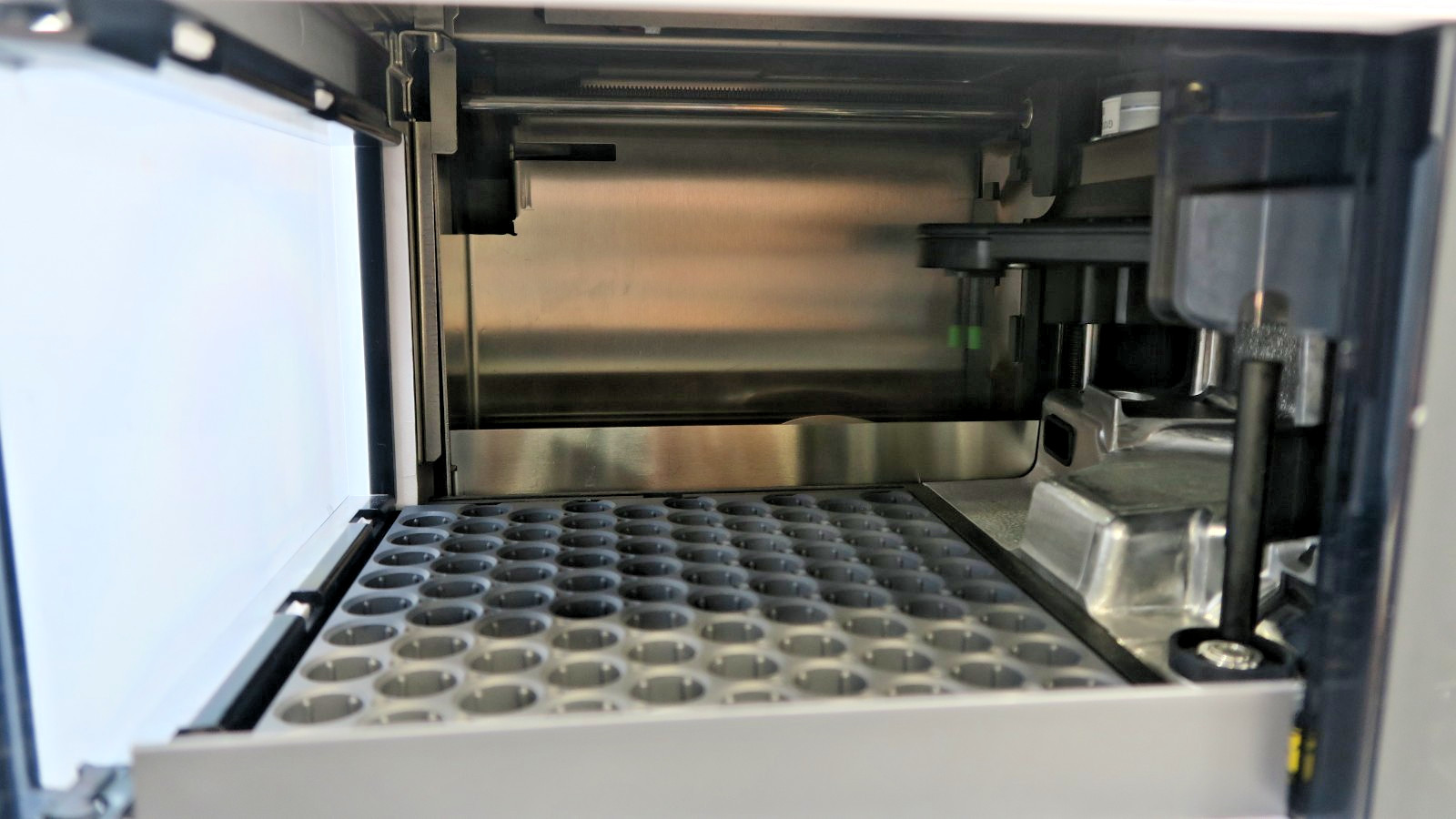 Agilent 1200 HPLC System with G1311A Quaternary Pump and G1315D DAD