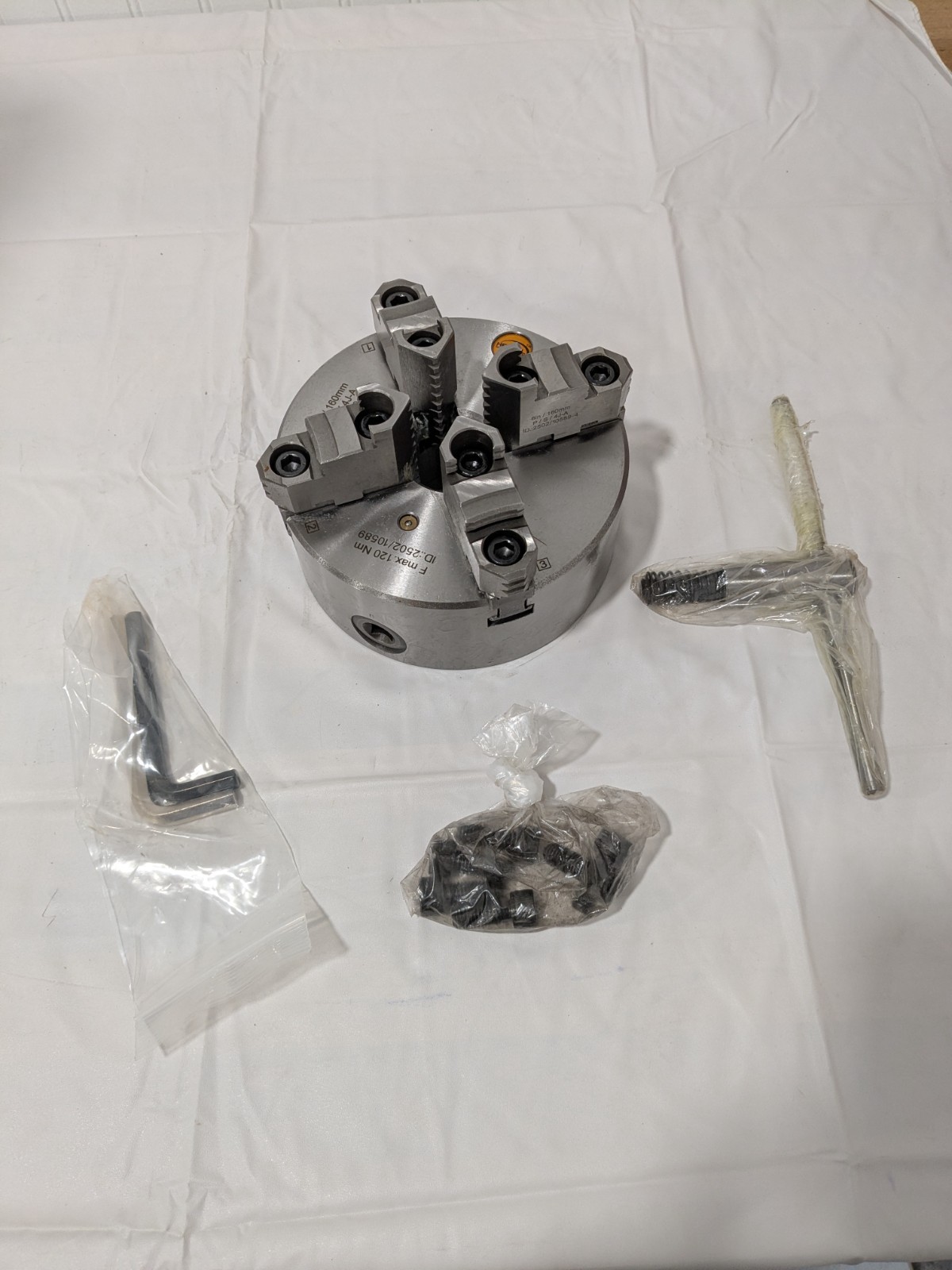 Hertel Manual Lathe Chuck: 6″, 4 Jaw, Self-Centering 97019012