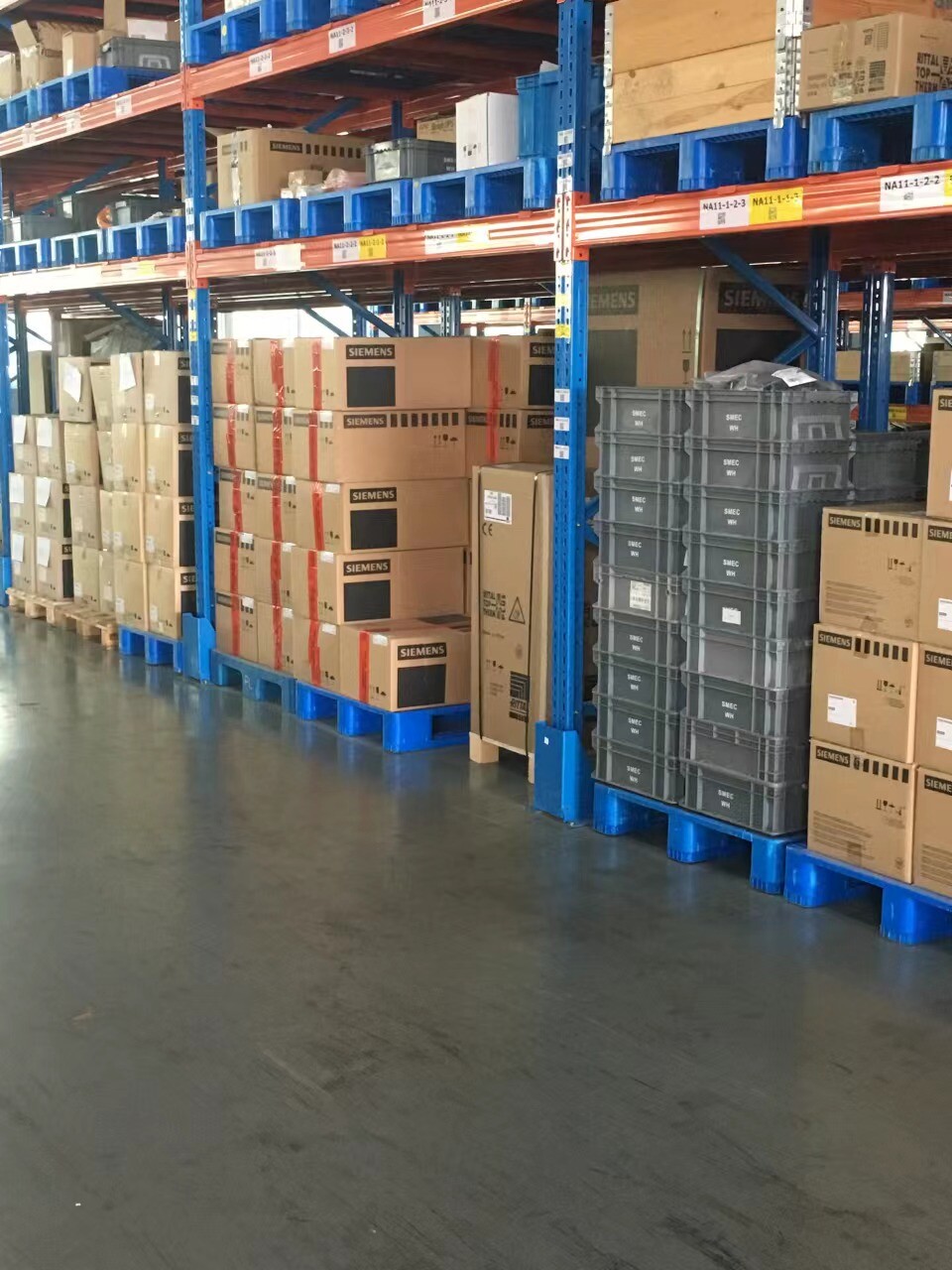 E82EV113K4C200 NEW LENZE E82EV113_4C200 Inverter 8200 Vactor 11kW