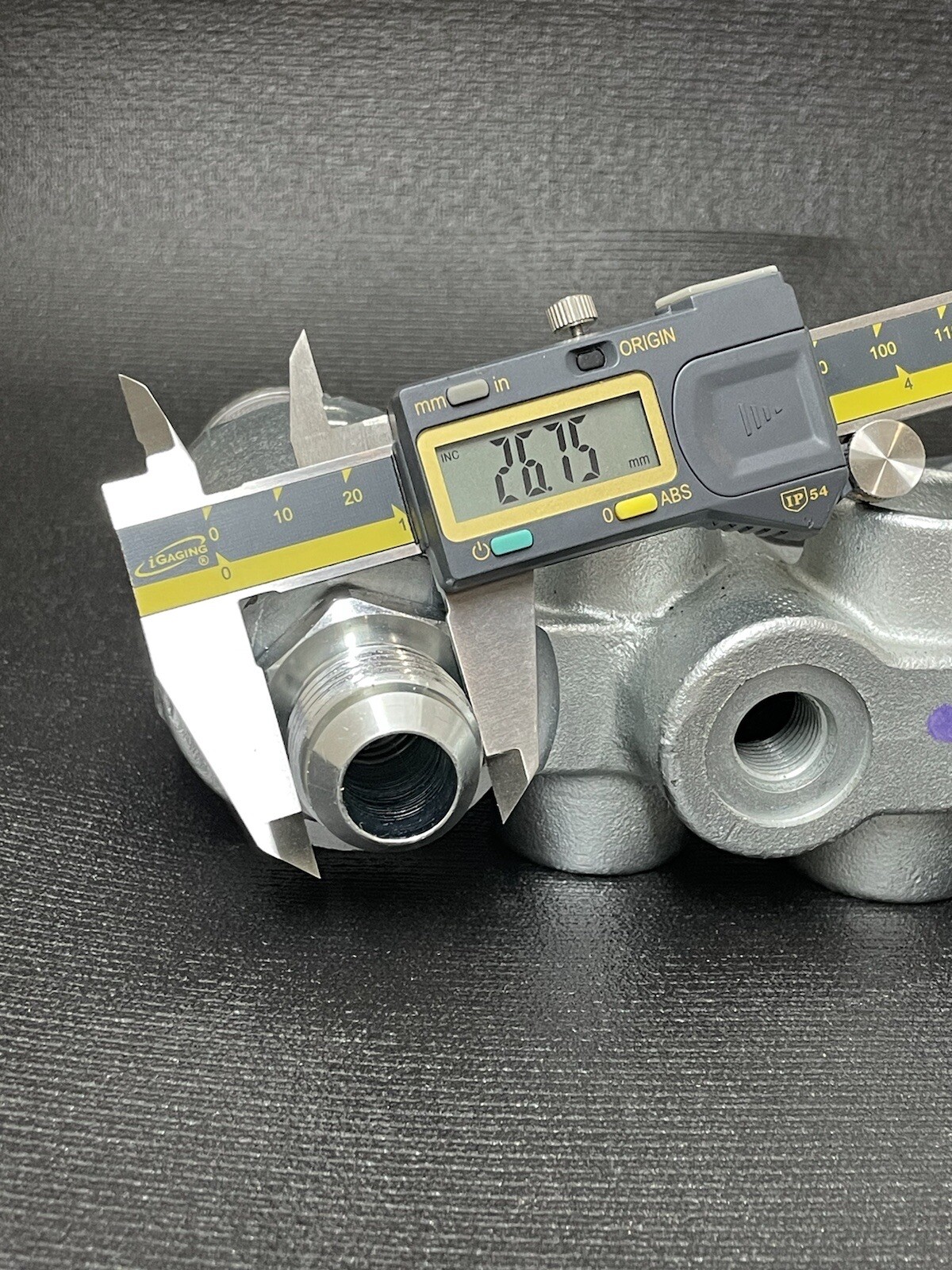Case # 47396759 Faster 4BD4FH Hydraulic flat face Manifold Control Valve