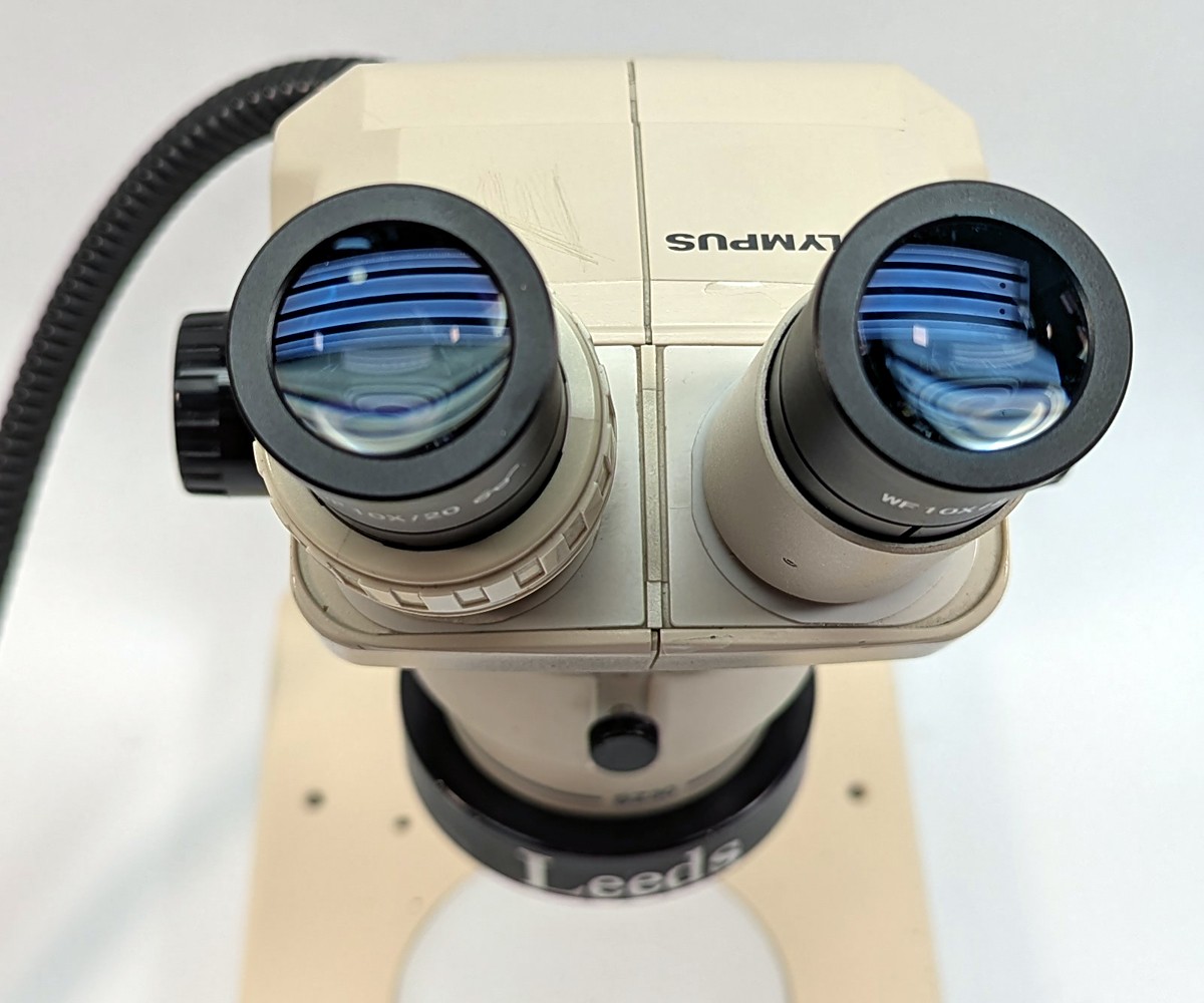 Olympus SZ30/SZ-30 StereoZoom Microscope w/SZ-ST Base/Fiber Light – Refurbished