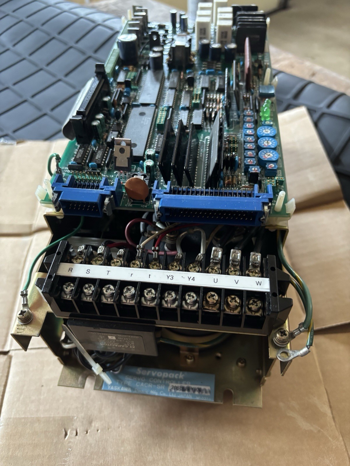 YASKAWA CACR-SR20SB1BFY100, SERVOPAK DRIVE, CACRSR20SB1BFY100 Used Clean