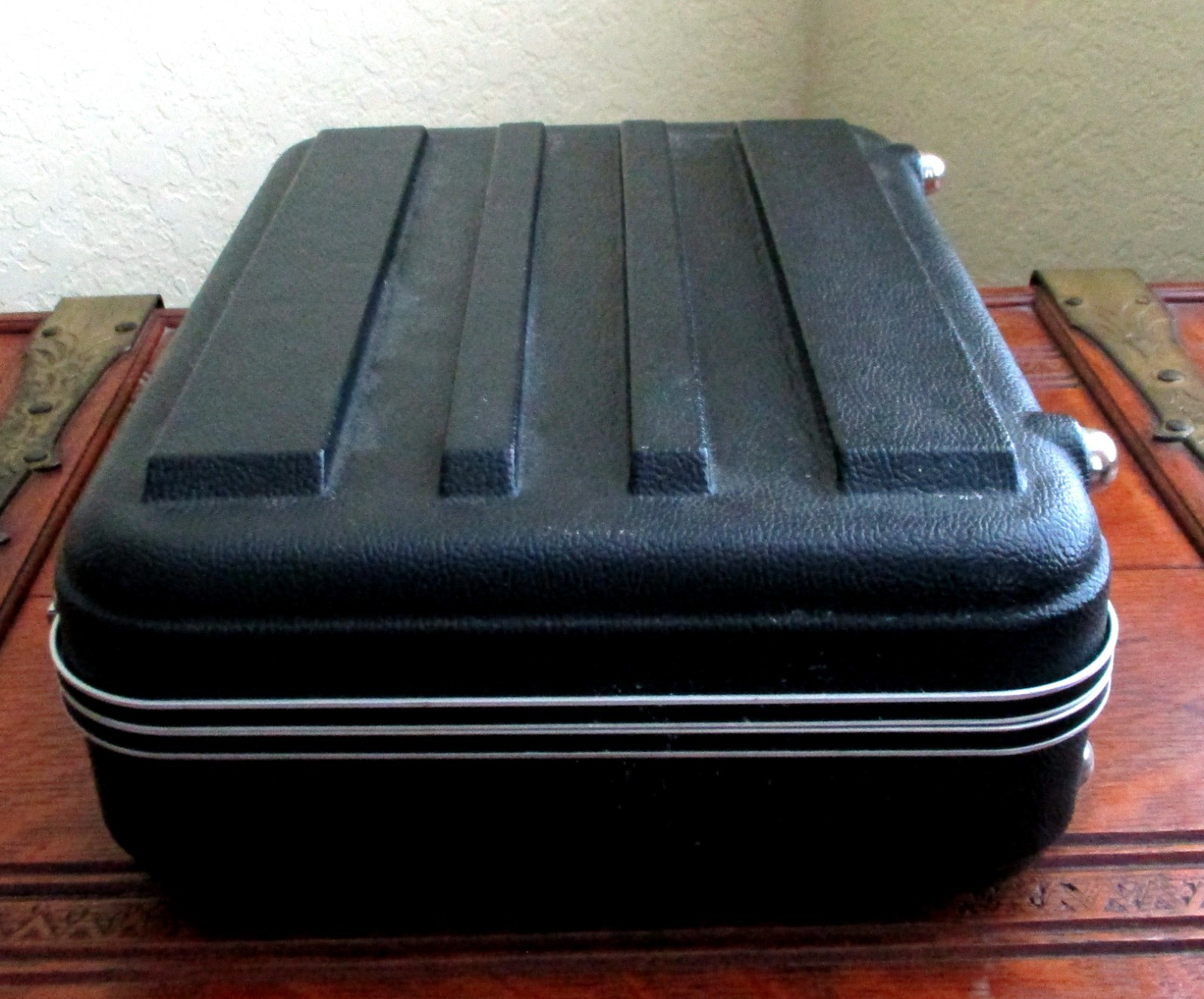 Platt 1416 Black Heavy-duty Case / Luggage with Foam Insert and Key