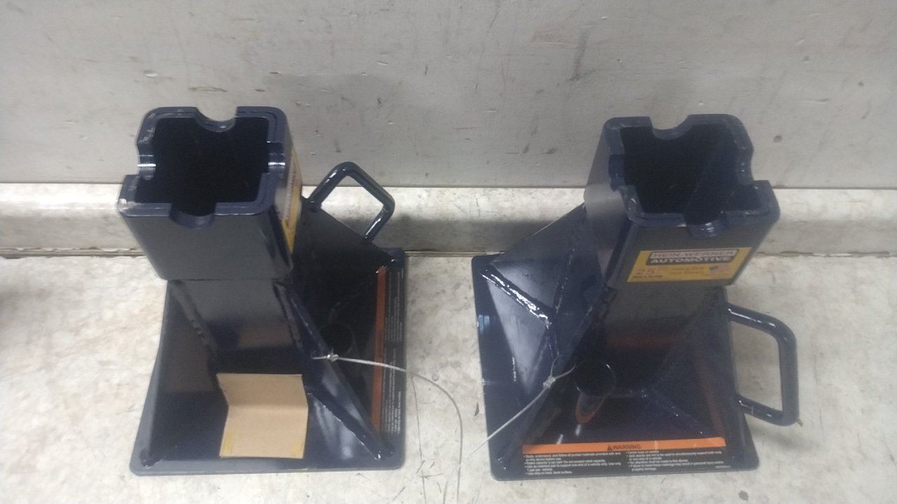 Hein-Werner HW93526F 2 Pk 25 Ton Load Capacity Pin Style Vehicle Support Stand